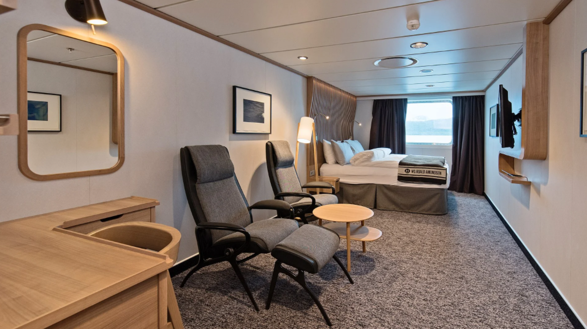 Hurtigruten - MS Fridtjof Nansen - Arctic Superior TT 1.png
